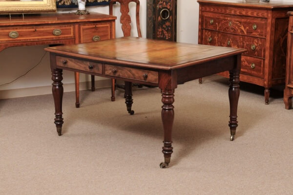 English 19th Century Mahogany Partner's Writing Table with 4 Drawers and Brown Leather Top Ending in Brass Castor Feet - Image 14