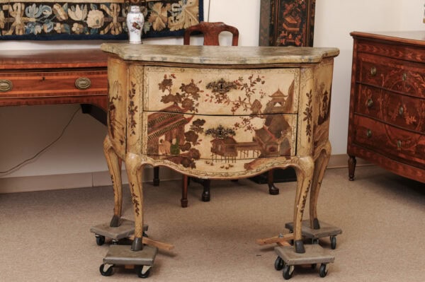 18th Century Italian Venetian Painted Commode with 2 Drawers & Chinoiserie Decoration and Hoofed Feet - Image 13
