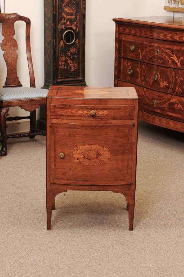 Late 18th Century Italian Venetian Walnut Commodino with Inlay & Bow front - Image 13