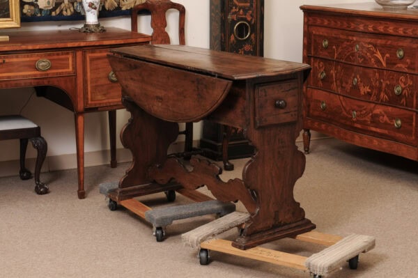 17th Century Italian Walnut Drop Leaf Table with Drawer ca. 1680 - Image 4