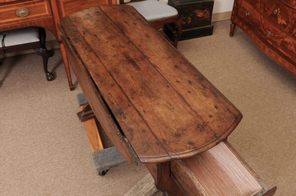 17th Century Italian Walnut Drop Leaf Table with Drawer ca. 1680 - Image 7