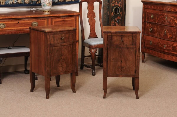 Pair of Late 18th Century Italian Walnut Bedside Commodini with Door & Drawer - Image 3