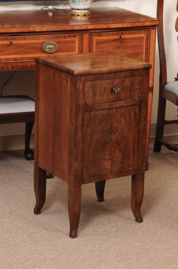 Pair of Late 18th Century Italian Walnut Bedside Commodini with Door & Drawer - Image 4