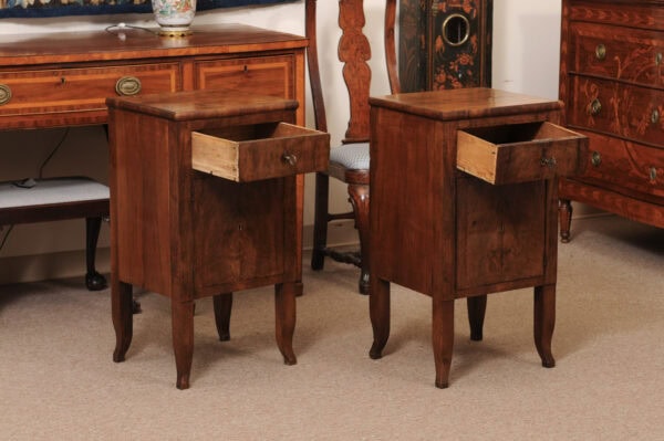 Pair of Late 18th Century Italian Walnut Bedside Commodini with Door & Drawer - Image 6