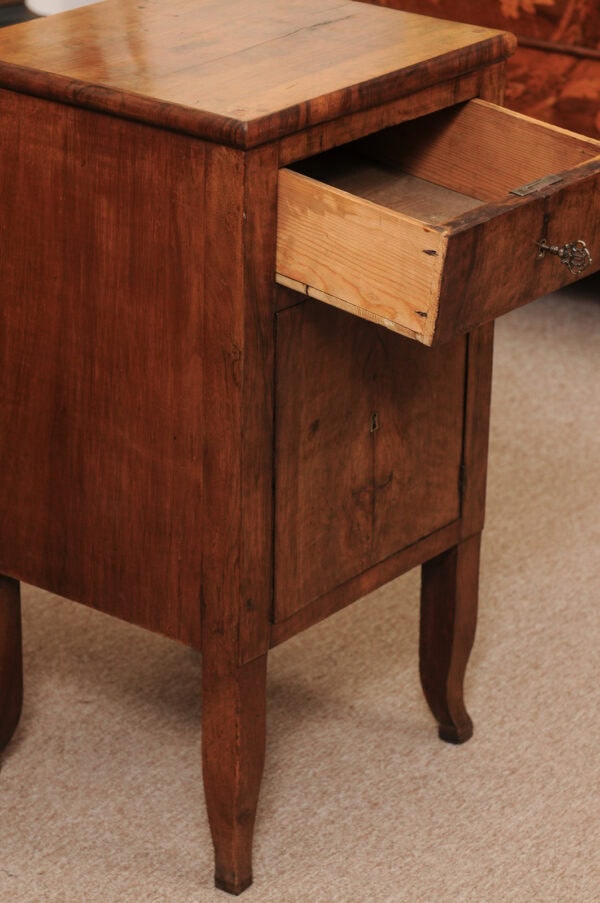 Pair of Late 18th Century Italian Walnut Bedside Commodini with Door & Drawer - Image 7