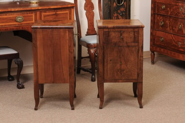 Pair of Late 18th Century Italian Walnut Bedside Commodini with Door & Drawer - Image 10