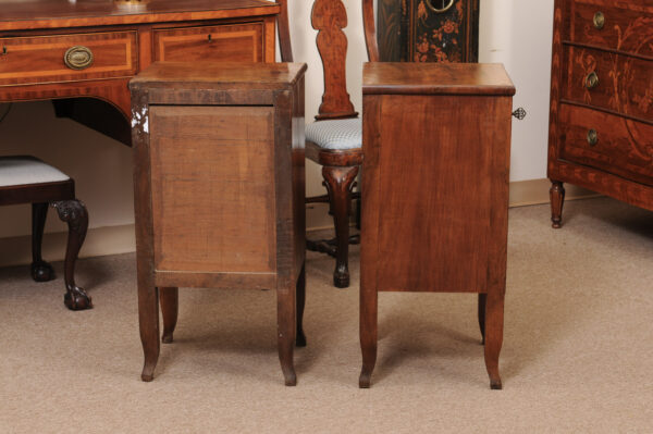Pair of Late 18th Century Italian Walnut Bedside Commodini with Door & Drawer - Image 11