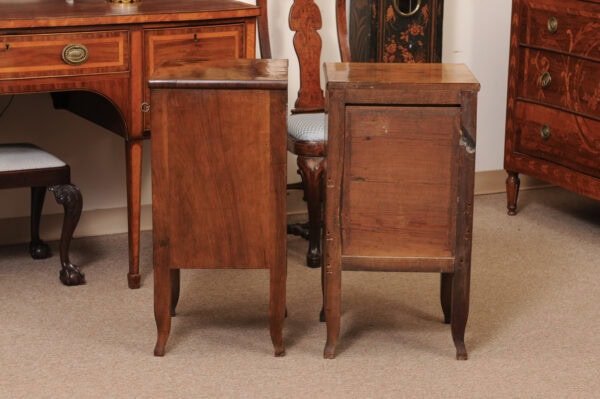 Pair of Late 18th Century Italian Walnut Bedside Commodini with Door & Drawer - Image 12