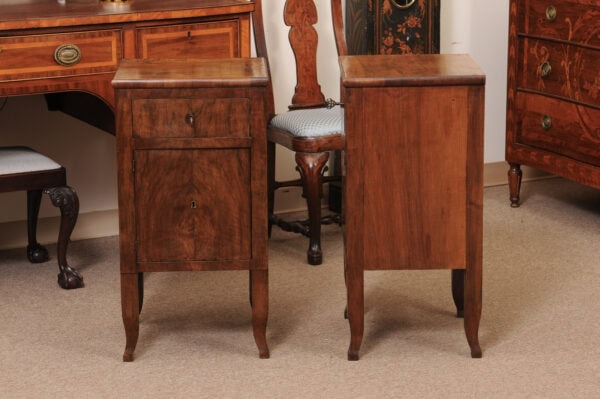 Pair of Late 18th Century Italian Walnut Bedside Commodini with Door & Drawer - Image 13