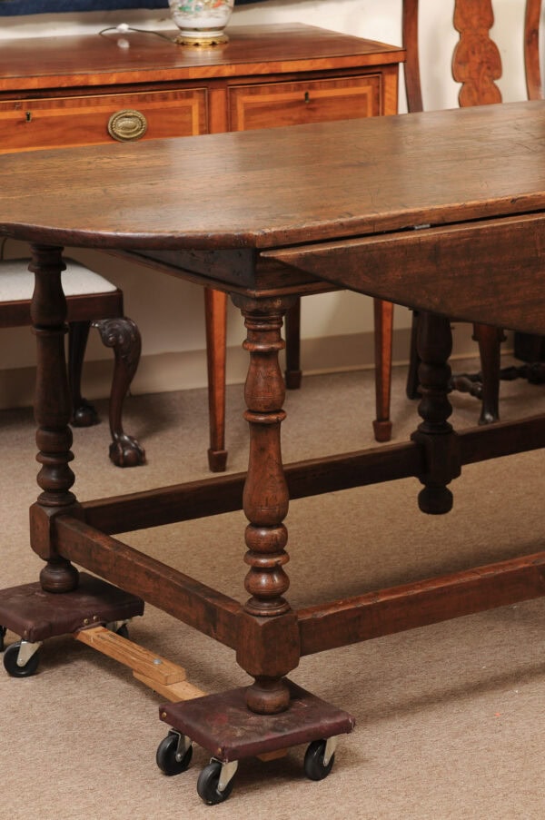 Large 17th Century Italian Lucchese Drop Leaf Oval Dining Table in Poplar - Image 4