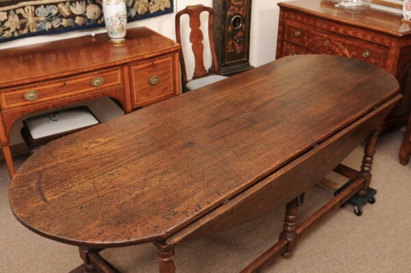 Large 17th Century Italian Lucchese Drop Leaf Oval Dining Table in Poplar - Image 5