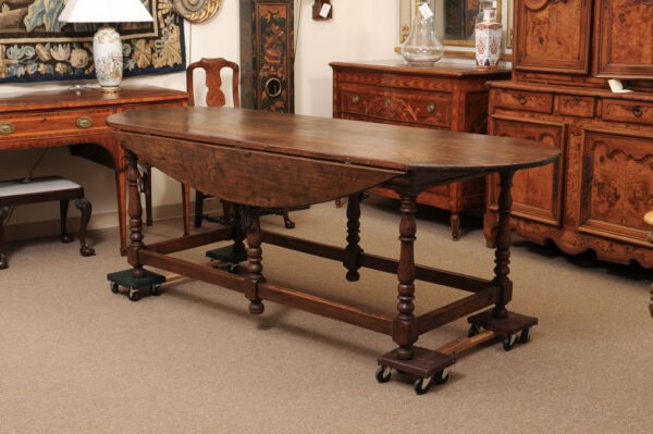 Large 17th Century Italian Lucchese Drop Leaf Oval Dining Table in Poplar - Image 7