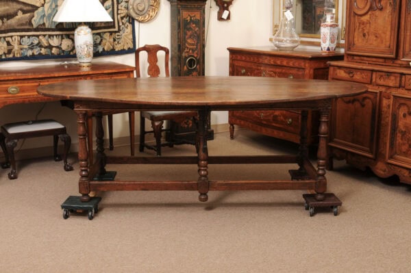 Large 17th Century Italian Lucchese Drop Leaf Oval Dining Table in Poplar - Image 10