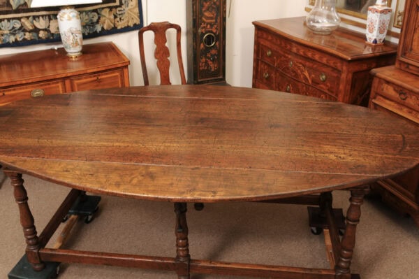 Large 17th Century Italian Lucchese Drop Leaf Oval Dining Table in Poplar - Image 11