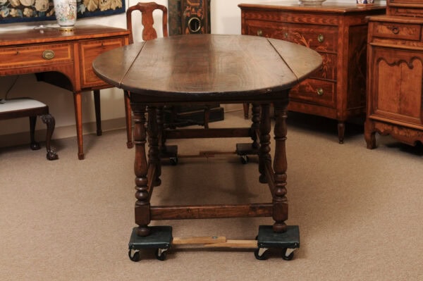 Large 17th Century Italian Lucchese Drop Leaf Oval Dining Table in Poplar - Image 13