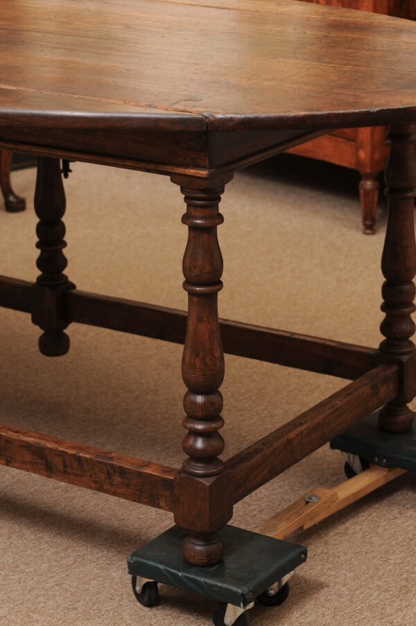 Large 17th Century Italian Lucchese Drop Leaf Oval Dining Table in Poplar - Image 15