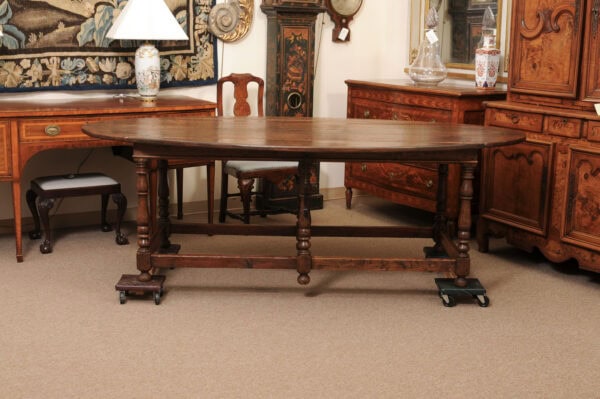 Large 17th Century Italian Lucchese Drop Leaf Oval Dining Table in Poplar - Image 17