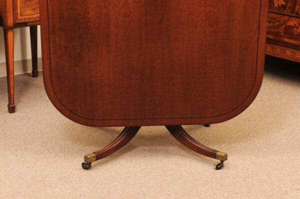 English 19th Century Plum Pudding Mahogany Rectangular Breakfast Table with Ebonized Inlay and Pedestal Base and 4 Splayed Legs on Brass Castor Feet - Image 6