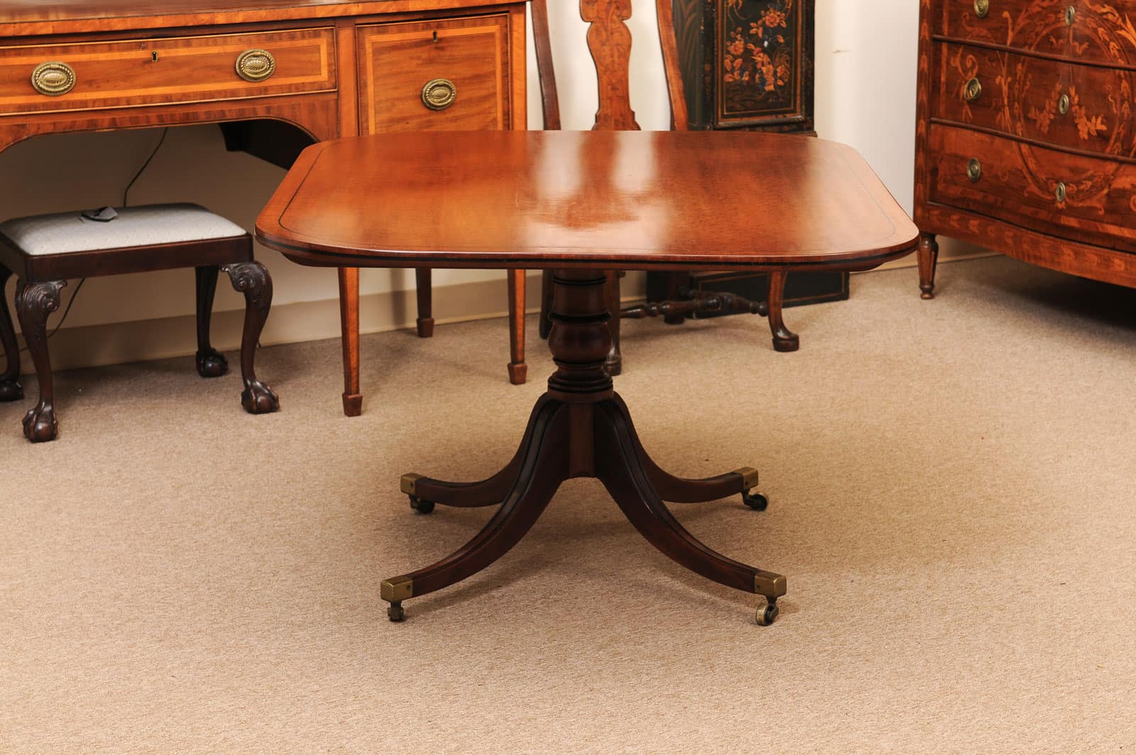 English 19th Century Plum Pudding Mahogany Rectangular Breakfast Table with Ebonized Inlay and Pedestal Base and 4 Splayed Legs on Brass Castor Feet - Image 11