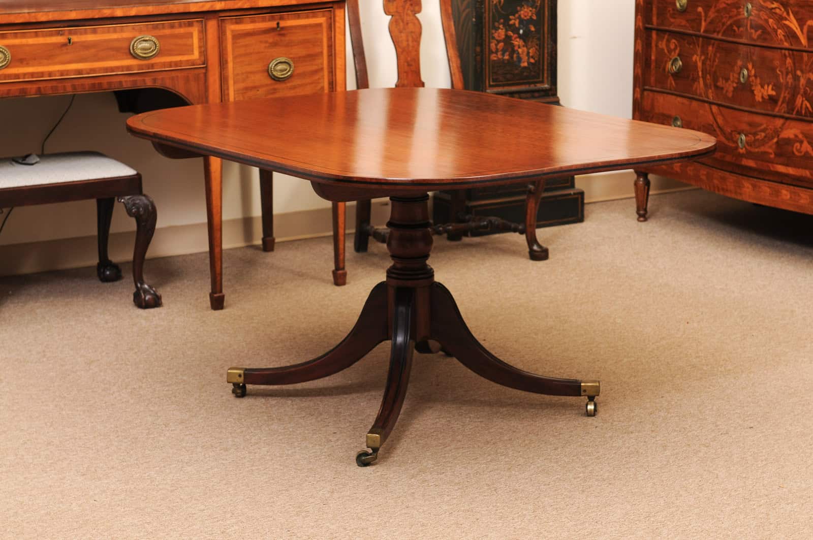 English 19th Century Plum Pudding Mahogany Rectangular Breakfast Table with Ebonized Inlay and Pedestal Base and 4 Splayed Legs on Brass Castor Feet - Image 12