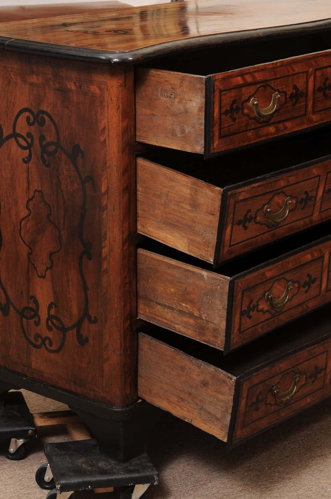 18th Century Italian Walnut Commode with 4 Drawers & Ebonized Detail - Image 5