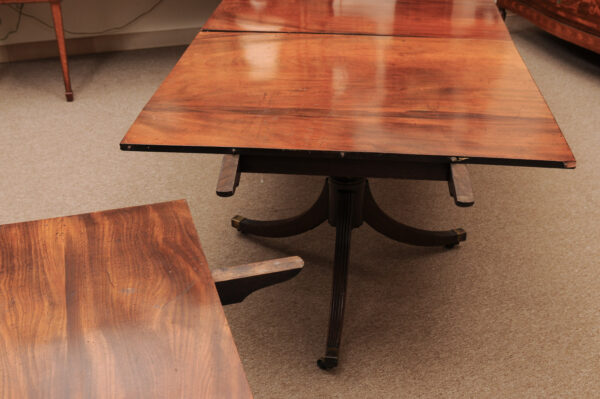 English Late 19th Century Triple Pedestal Extending Dining Table - Image 17