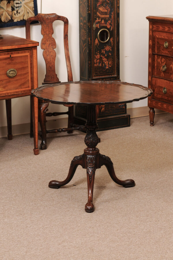 English 19th Century Pie Crust Tilt-Top Table with Pad Feet - Image 13