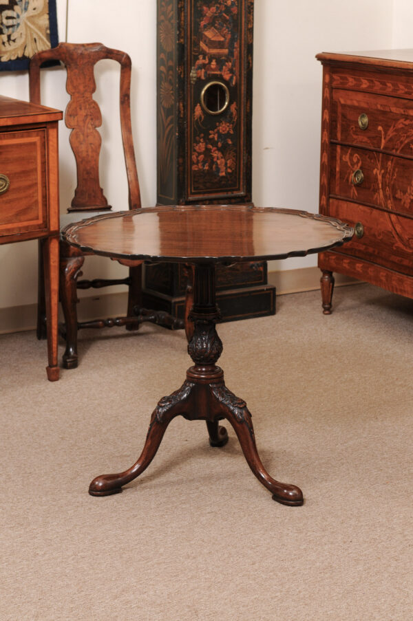 English 19th Century Pie Crust Tilt-Top Table with Pad Feet - Image 14
