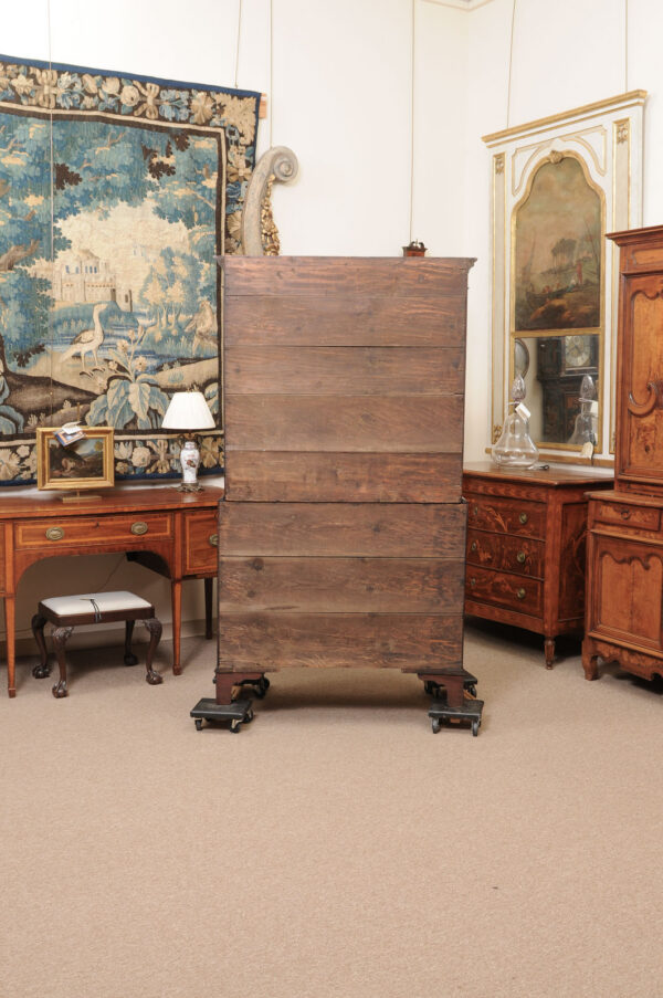 English 19th Century Mahogany Chest on Chest with Rosewood Crossbanding and Canted Sides - Image 13
