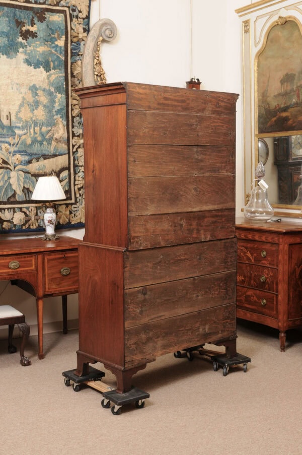 English 19th Century Mahogany Chest on Chest with Rosewood Crossbanding and Canted Sides - Image 14