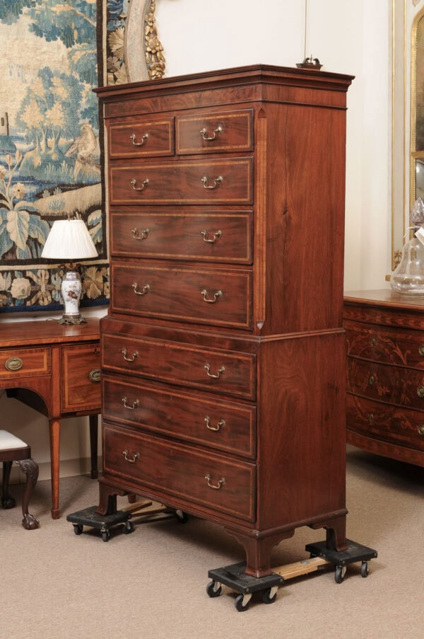 English 19th Century Mahogany Chest on Chest with Rosewood Crossbanding and Canted Sides - Image 16