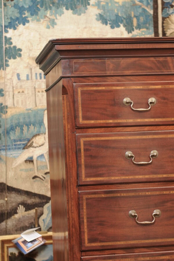English 19th Century Mahogany Chest on Chest with Rosewood Crossbanding and Canted Sides - Image 19