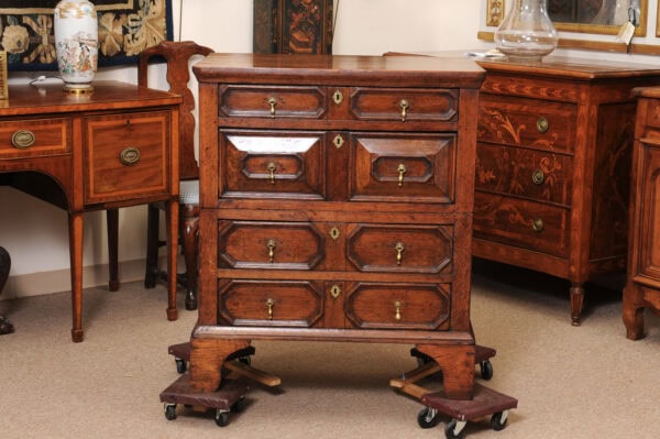 English 18th Century Oak Geometric Chest with Bracket Feet - Image 13