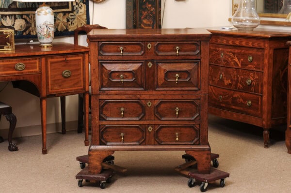 English 18th Century Oak Geometric Chest with Bracket Feet - Image 15