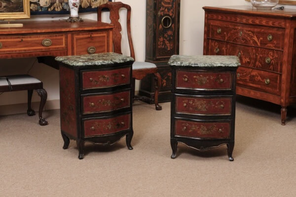 Pair of 18th Century Continental Chinoiserie Decorated Commodini with Green Marble Tops - Image 4