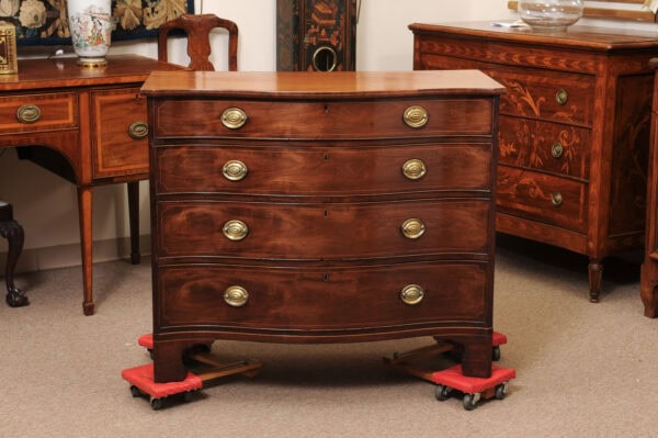 19th Century English Mahogany Serpentine Chest of Drawers with 4 Drawers - Image 13