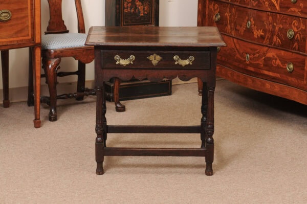 English 18th Century Oak Side Table with 1 Drawer, Fluted Legs and Box Stretcher - Image 13