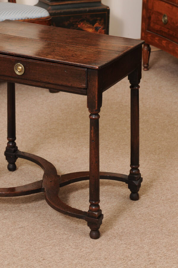 Englisn 18th Century Oak Side Table with 1 Drawer, Rounded Legs and X-Form Stretcher - Image 13