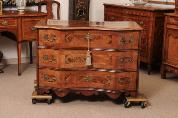 Early 18th Century German Parquetry Inlaid Commode in Walnut - Image 13