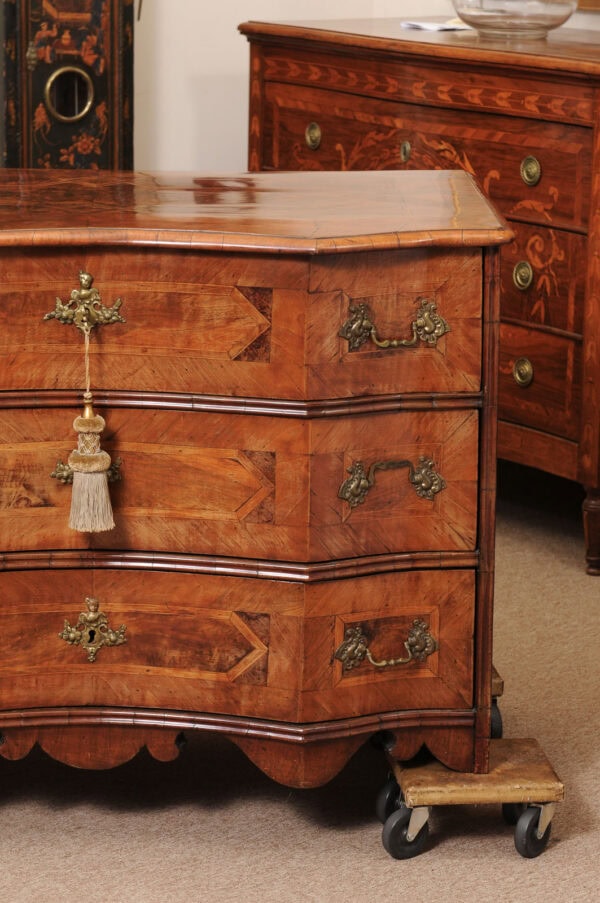 Early 18th Century German Parquetry Inlaid Commode in Walnut - Image 14