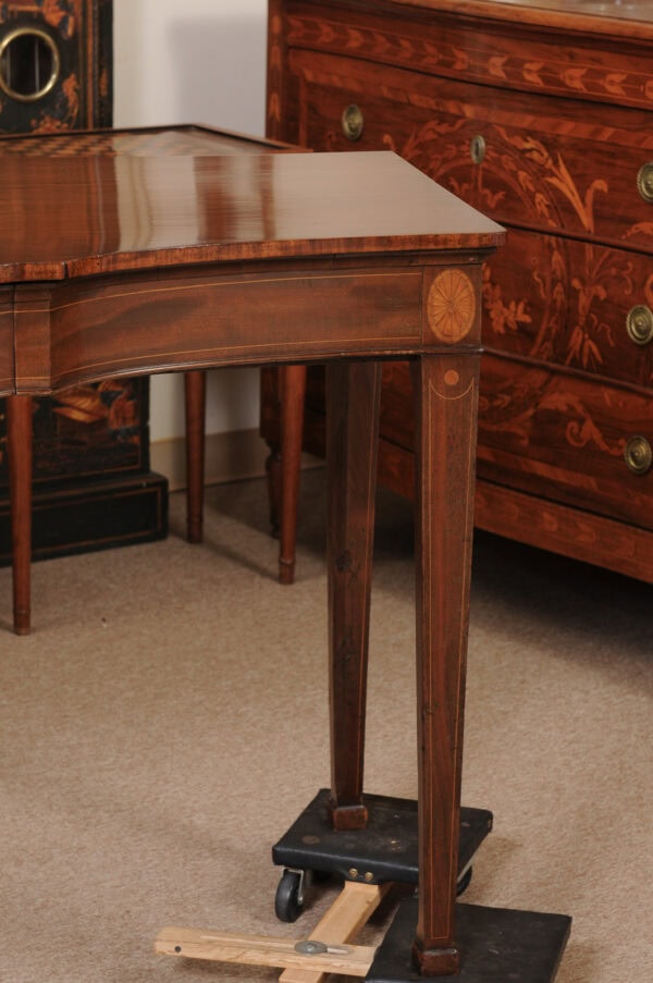 Late 18th Century English George III Mahogany Server with Serpentine Front and Inlay - Image 14