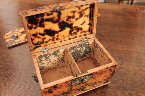 19th Century English Faux Painted Tortoiseshell Tea Caddy - Image 19