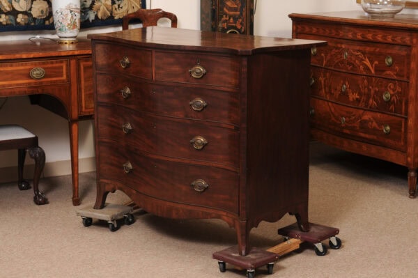George III English Mahogany Serpentine Chest with Splayed Feet, Early 19th Century - Image 13