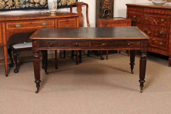 Early 19th Century George III Mahogany Partner's Writing Table with Black Leather Top, 4 Drawers and Reeded Legs - Image 14