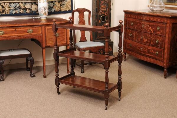 English 19th Century Walnut Trolley with 3 Tiers and Turned Supports - Image 8