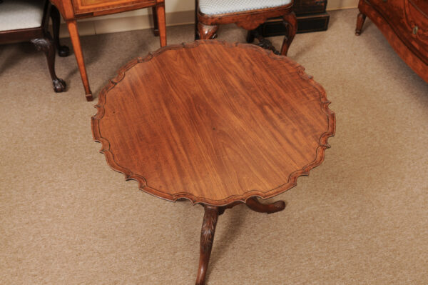 18th Century George III Piecrust Tilt Top Table in Mahogany with Tripod Base and Pad Feet - Image 13
