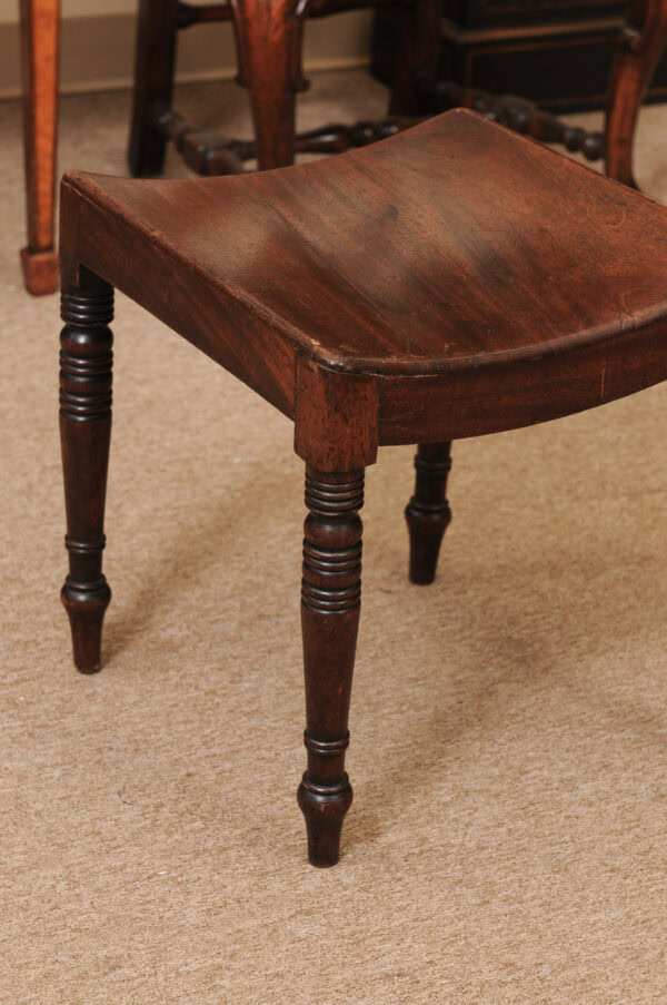 George III English Saddle Seat Mahogany Bench with Turned Legs, Early 19th Century - Image 4