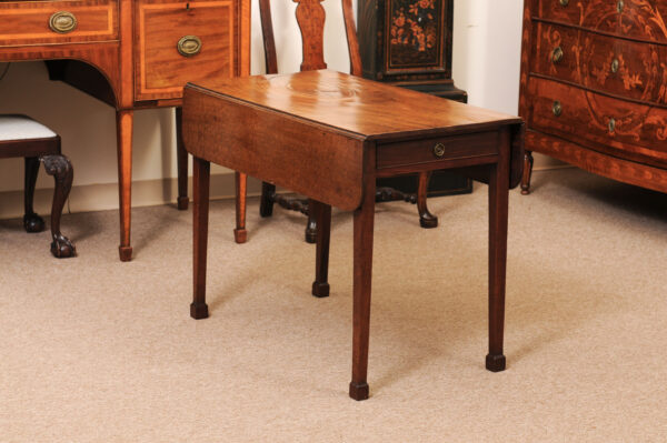 English 18th Century Chippendale Mahogany Pembroke Table with Drawer, Drop Leaves and Block Feet - Image 3