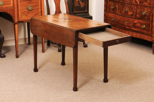 English 18th Century Chippendale Mahogany Pembroke Table with Drawer, Drop Leaves and Block Feet - Image 4
