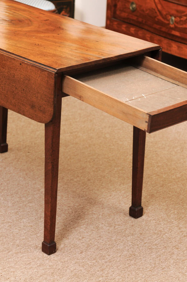 English 18th Century Chippendale Mahogany Pembroke Table with Drawer, Drop Leaves and Block Feet - Image 5